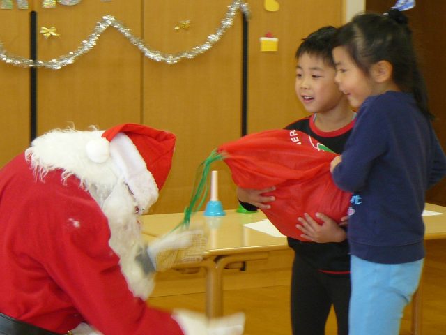 今年もサンタさんがやってきました クリスマス会 日の出医療福祉グループ