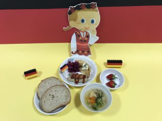 今月の誕生日会のメニューはドイツ料理です！