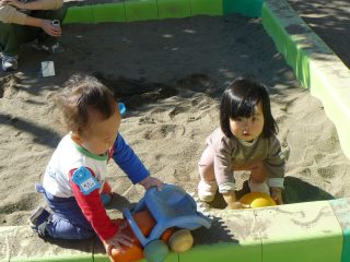 令和2年度後期親子教室ルンルン（0歳児）園庭遊び♬