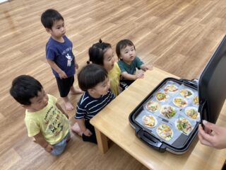 ８月の様子　たんぽぽ組　食育「ピザ作り」