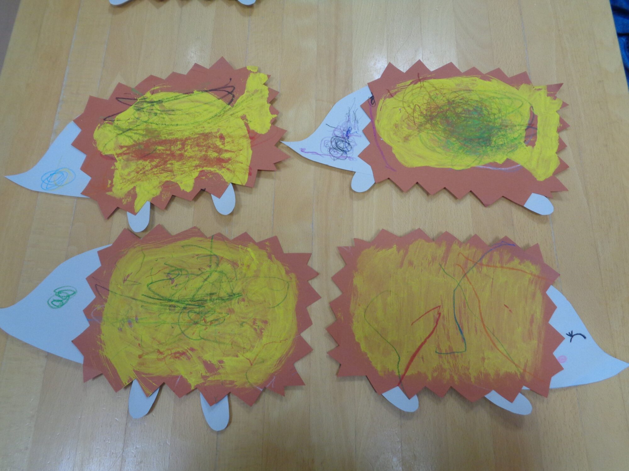 子育て支援親子で遊ぼう♪製作遊び(はじき絵でハリネズミを作ろう！)