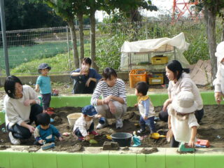 支援センター虹🌈　　園庭遊び　🔴ルンルン　0歳児コース🔴