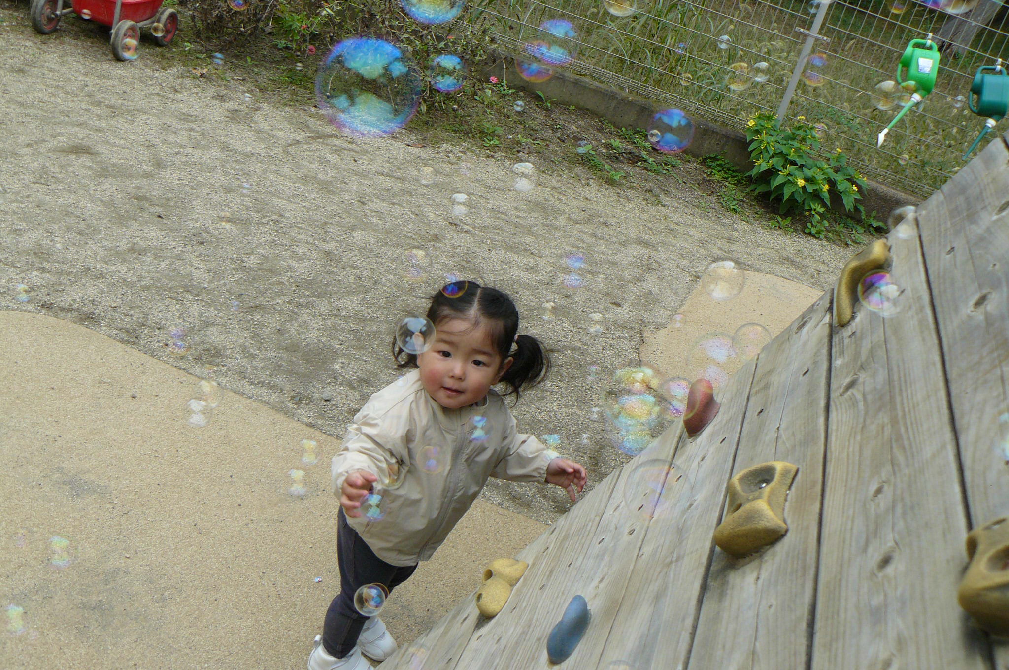 支援センター虹🌈　　園庭遊び　🔴ランラン　1歳児コース🔴
