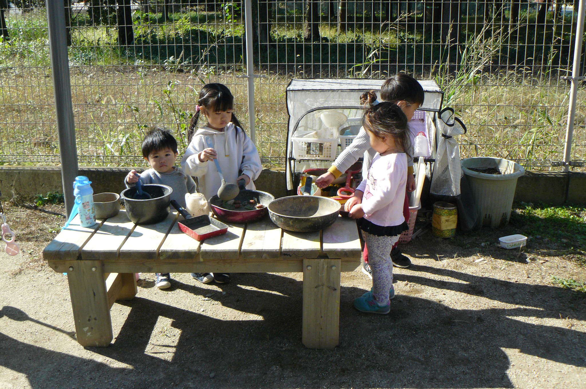 支援センター虹🌈　　園庭遊び　🔴サンサン　2歳児コース🔴