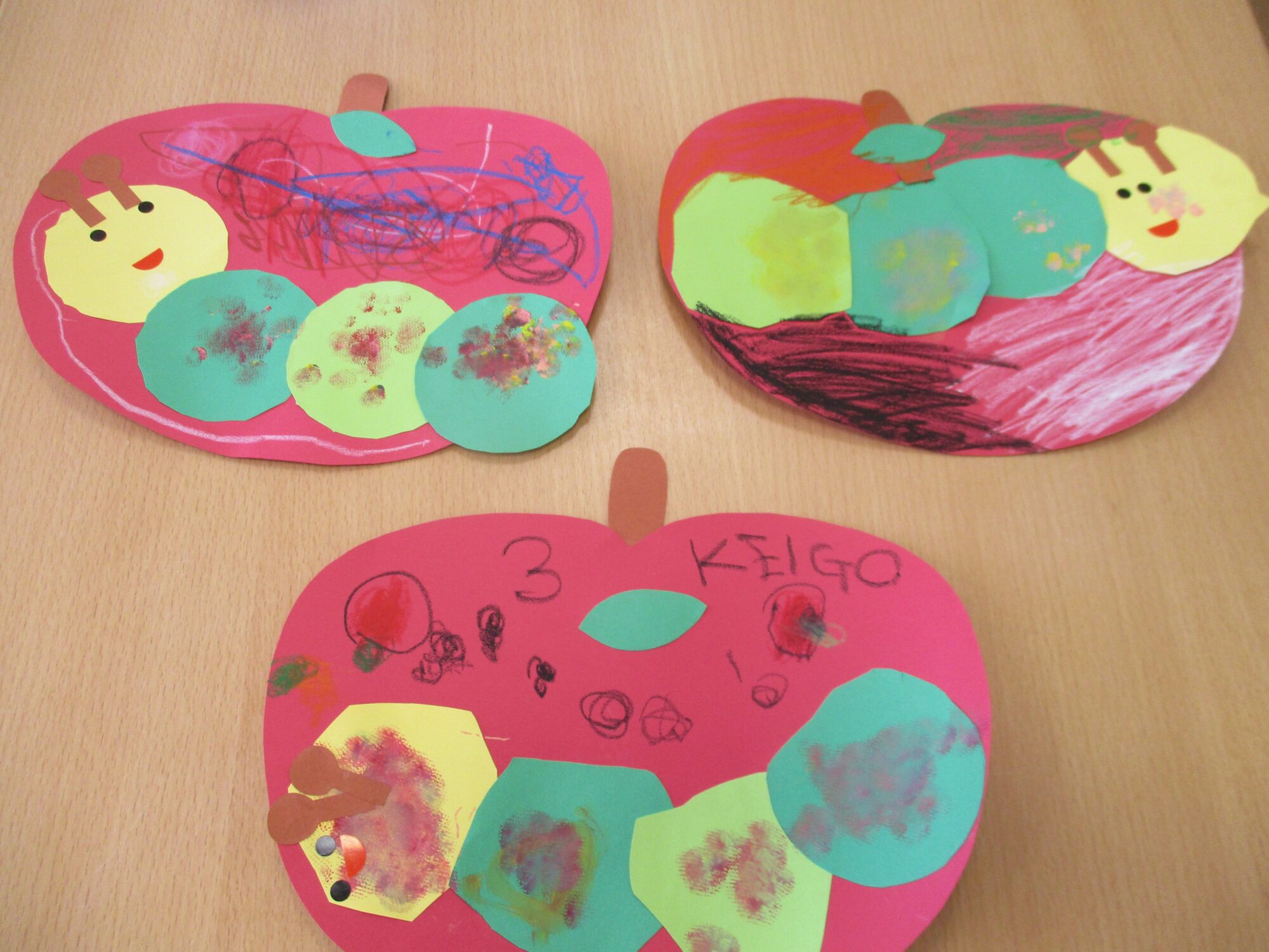 子育て支援親子で遊ぼう♪製作遊び(タンポを使って、あおむしを作ろう！)