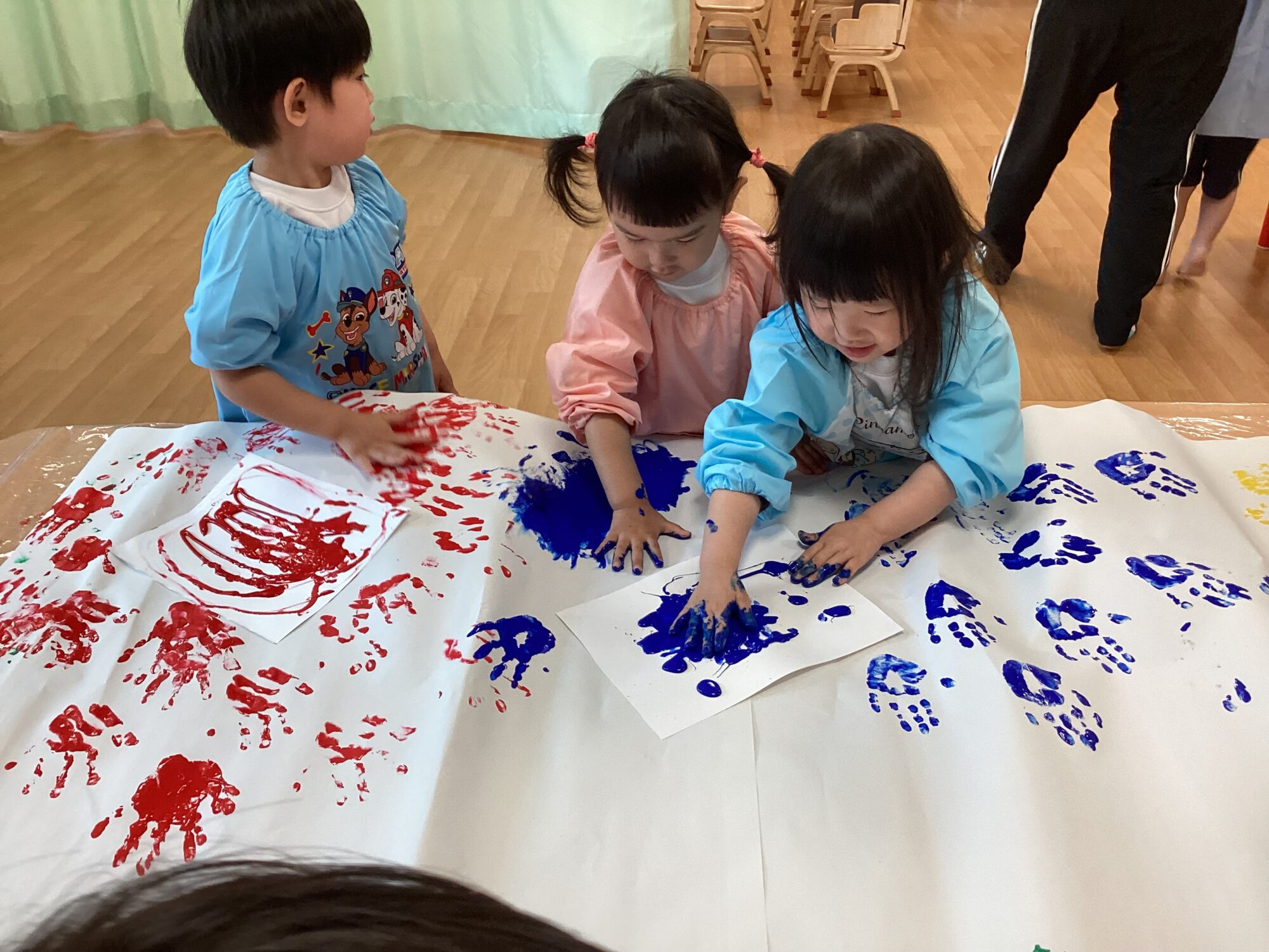 なでしこ組 絵の具遊びをしたよ！