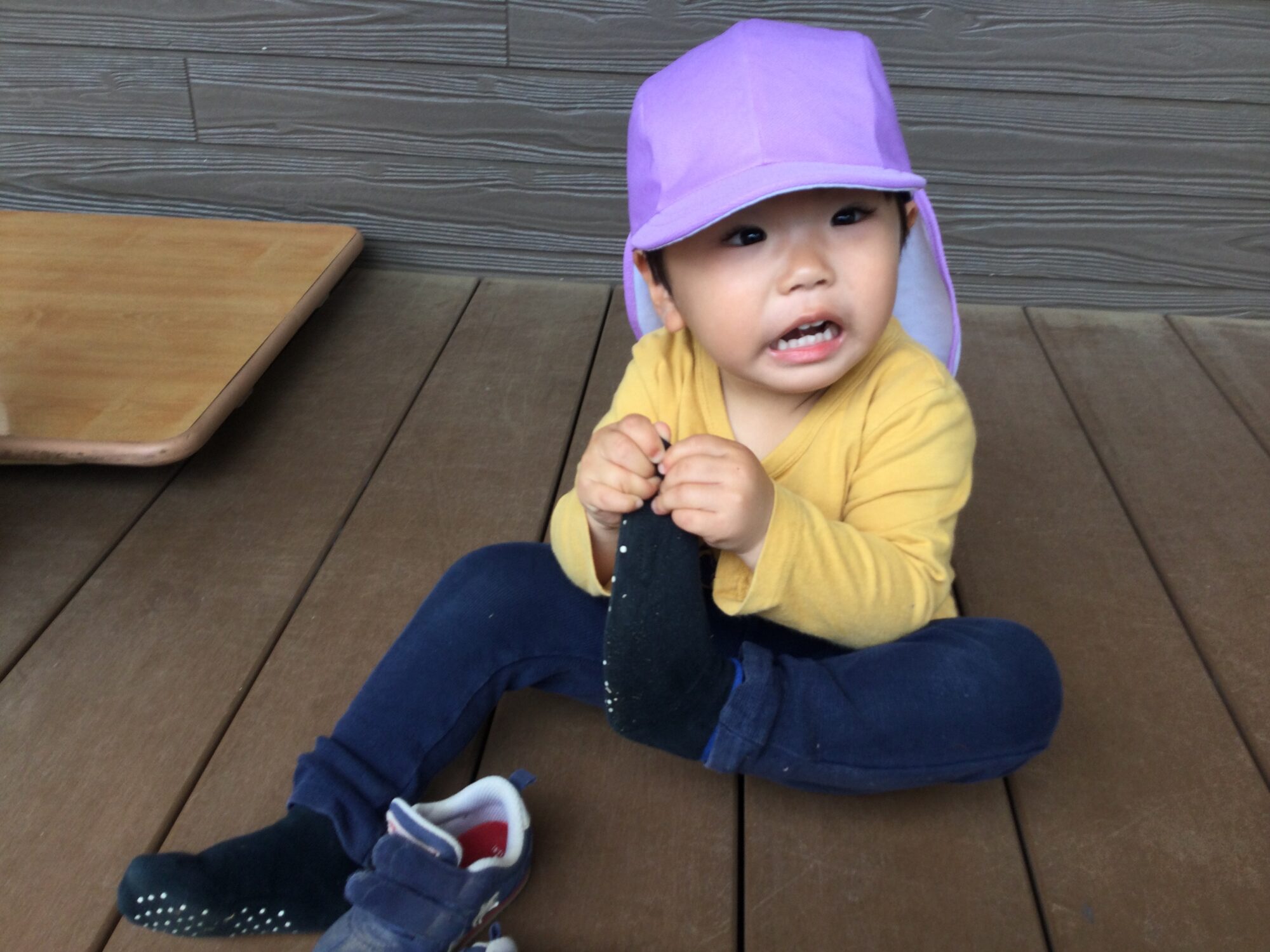 〜 靴下、上手に脱げるかな？ 〜