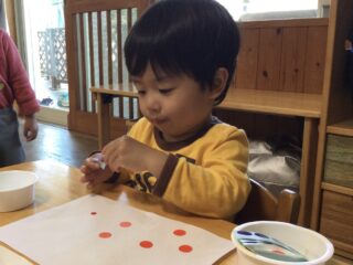 〜 たんぽぽ組のシールあそび 〜