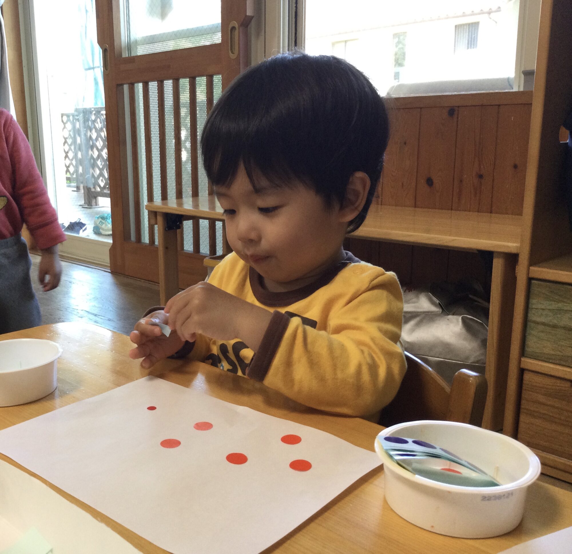 〜 たんぽぽ組のシールあそび 〜