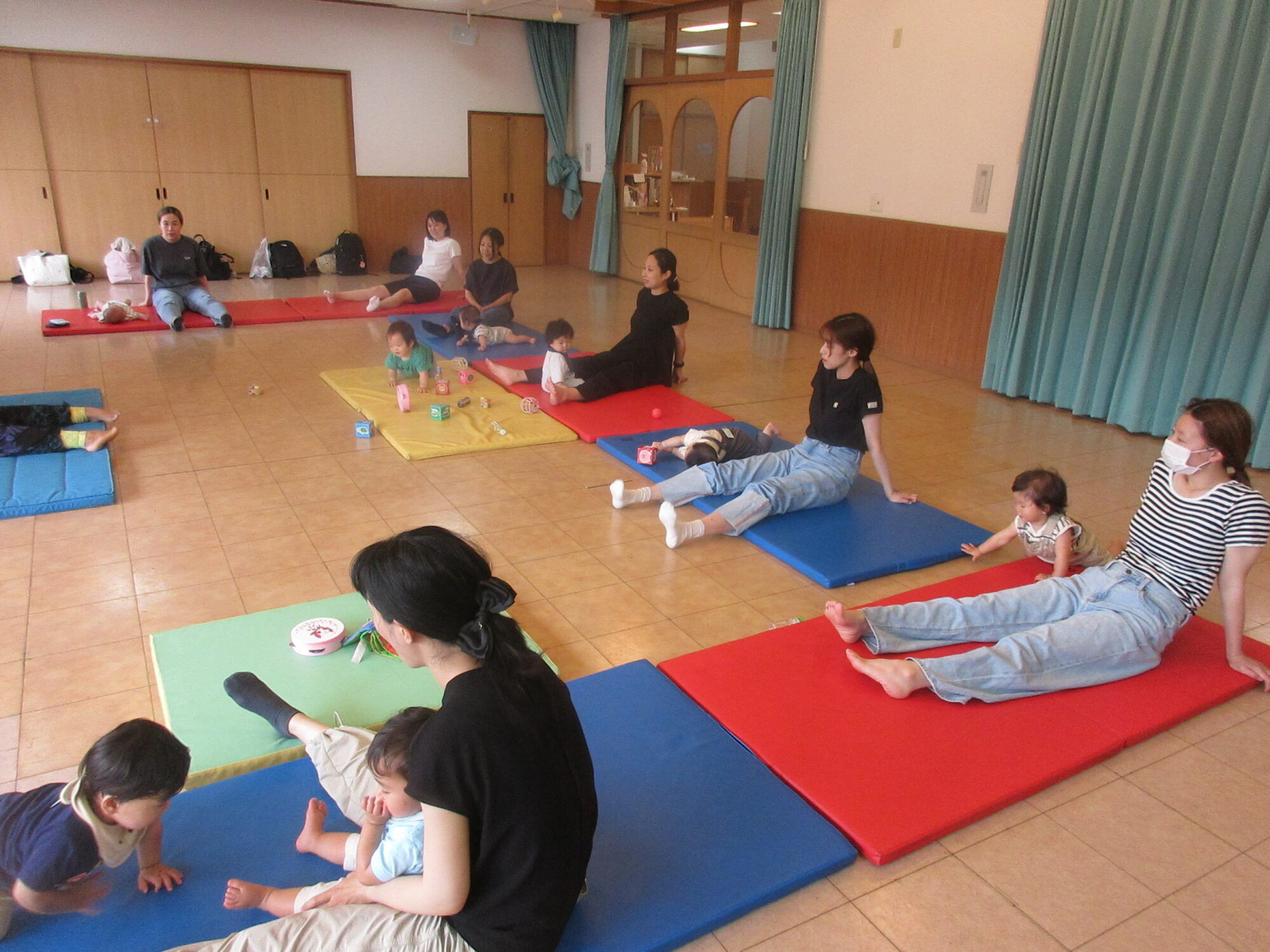 虹ひろば『親子育脳ヨガ』