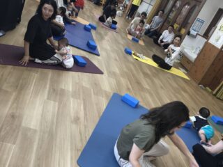 0歳児　もみじ組　親子ふれあい遊び