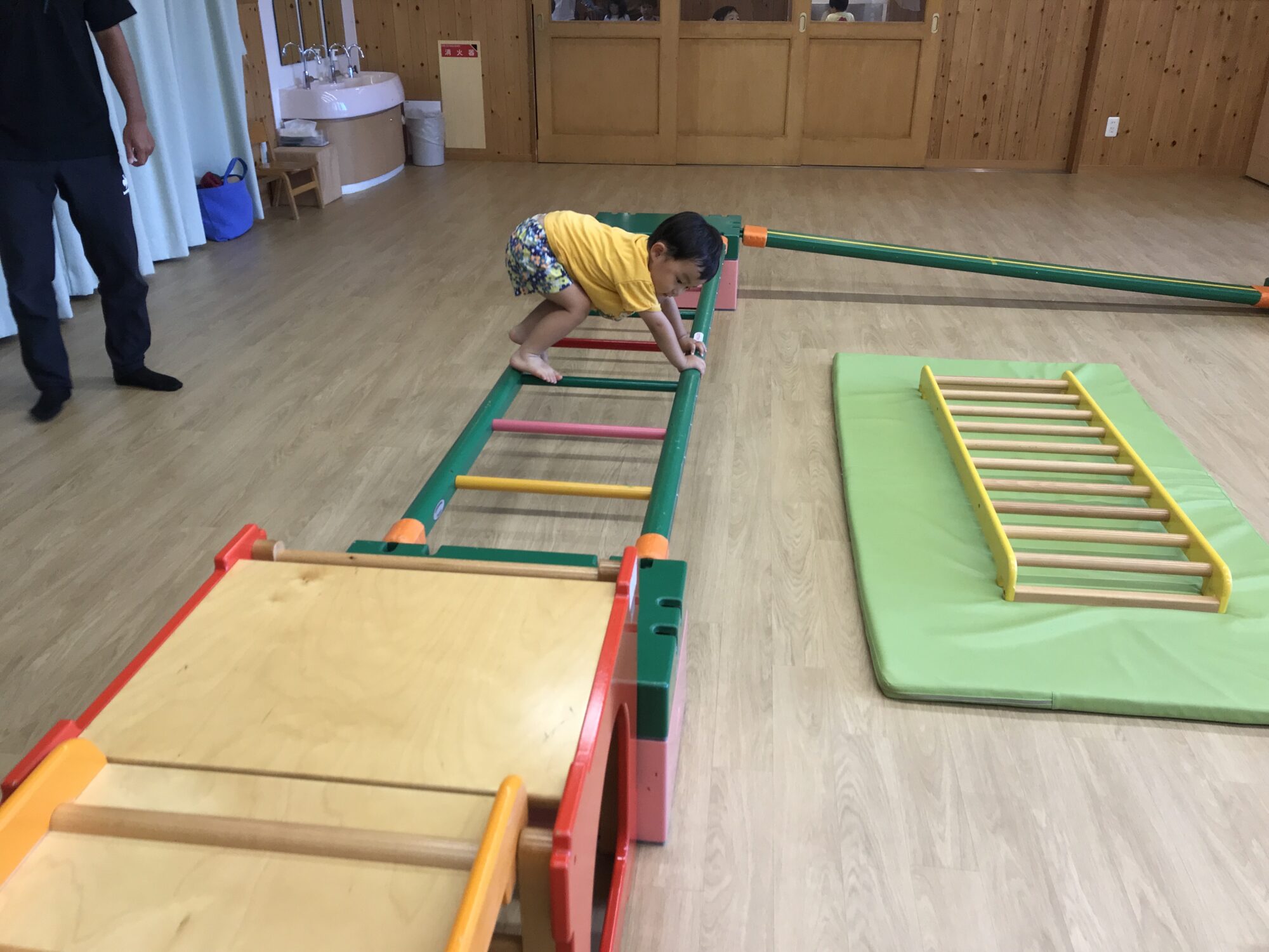 子育て広場 〜『親子体操』の様子 〜