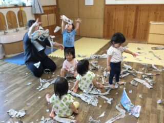 〜 しんぶんであそんだよ 〜