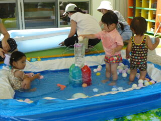 支援センター虹🌈親子教室ランラン（１歳児コース）水遊び💦